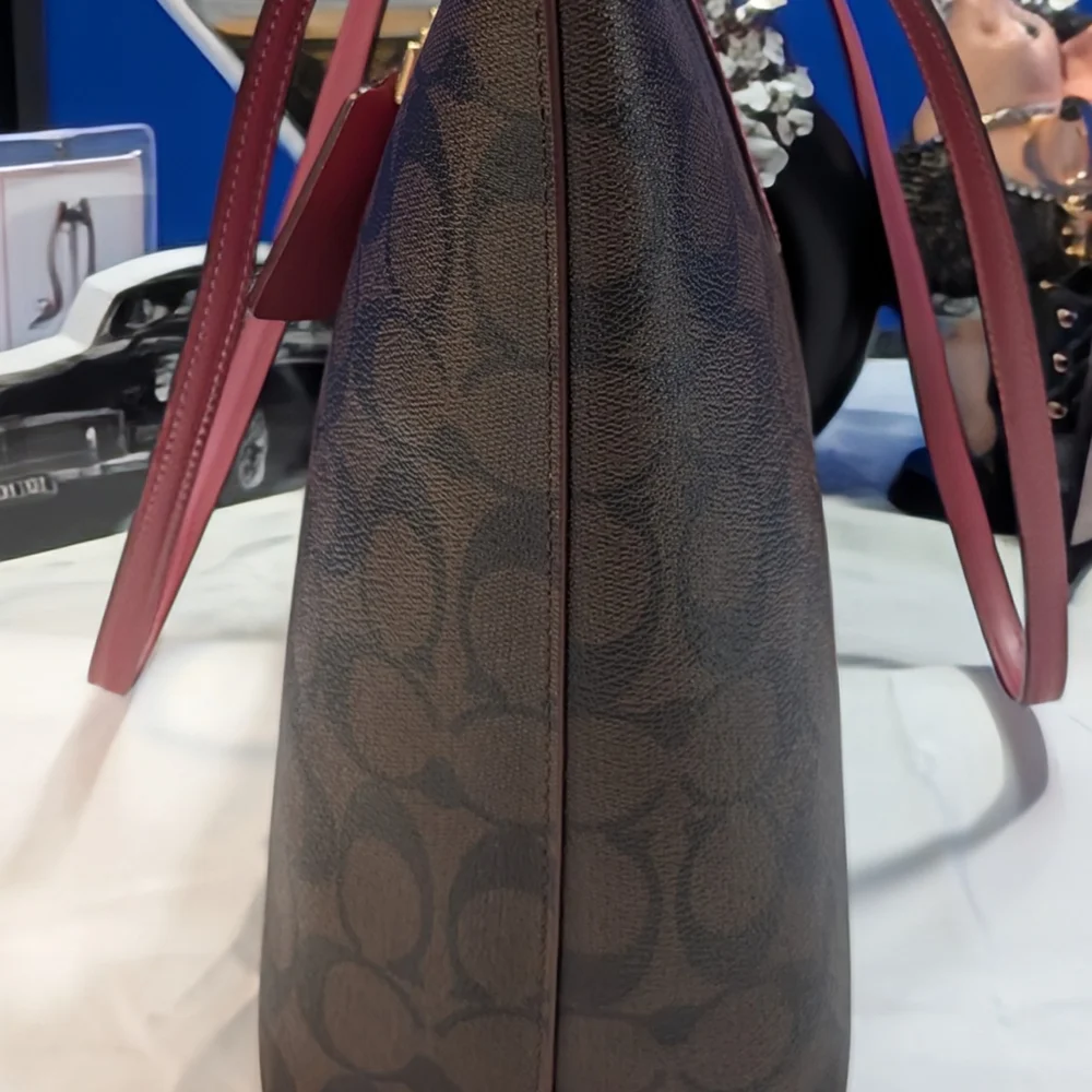 Coach Signature Canvas Zip Tote With Horse And Carriage